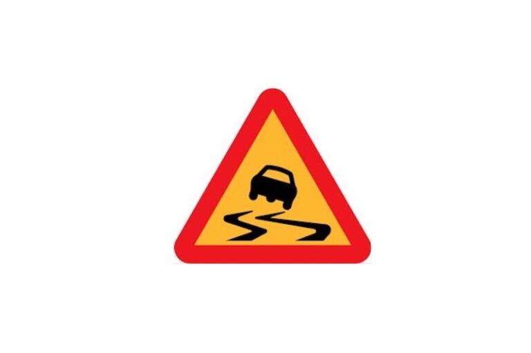 panneau de signalisation en forme de triangle avec une voiture en train de déraper pour illustrer la formation en management de projet de Katia Gutknecht